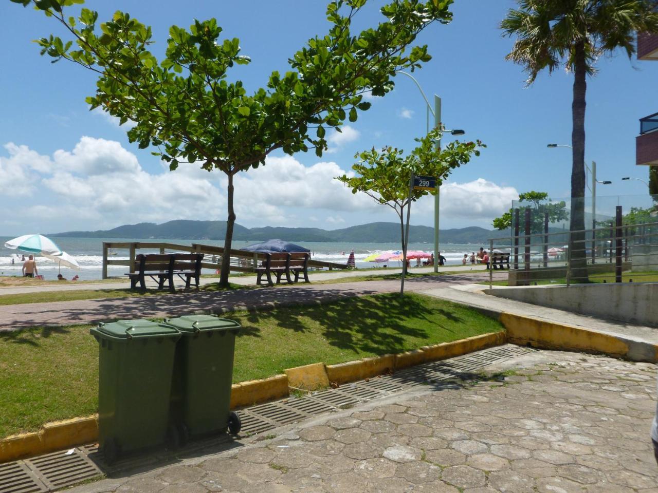 Apartamento 12 - Bombinhas - 200 Metros Da Praia Eksteriør billede
